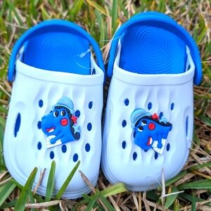NWT Kids Clogs in sizes 12M to 3/4, Durable and Long-lasting, Alligator